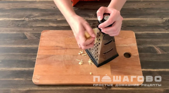 Фото приготовления рецепта: Брокколи, запеченная в духовке, с яйцами и травами - шаг 4