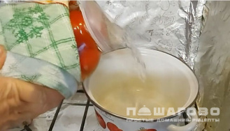 Фото приготовления рецепта: Помидоры по бабушкиному рецепту - шаг 4