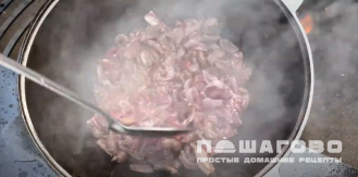 Фото приготовления рецепта: Гуляш из мяса косули - шаг 8