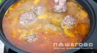 Фото приготовления рецепта: Суп с тефтелями - шаг 7