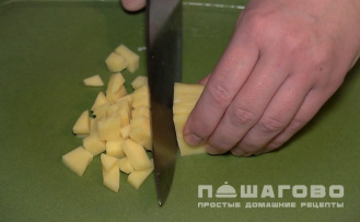 Фото приготовления рецепта: Салат с креветками, рукколой и помидорами черри - шаг 1