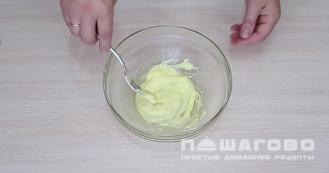 Фото приготовления рецепта: Суп с клецками на курином бульоне - шаг 3