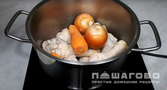 Фото приготовления рецепта: Куриный холодец - шаг 3