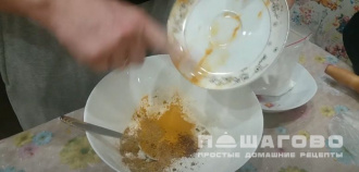 Фото приготовления рецепта: Хрустящие куриные крылышки в кукурузных хлопьях - шаг 2