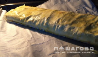 Фото приготовления рецепта: Творожный рулет с зеленью из лаваша - шаг 6
