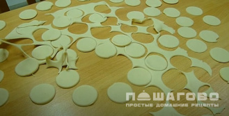 Фото приготовления рецепта: Вареники на скорую руку - шаг 8