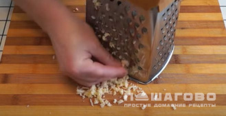 Фото приготовления рецепта: Куриная запеканка с картофелем и грибами «по-французски» - шаг 1