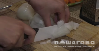 Фото приготовления рецепта: Гуляш из свинины с подливкой на сковороде - шаг 1