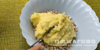 Фото приготовления рецепта: Геркулесовые котлеты - шаг 2