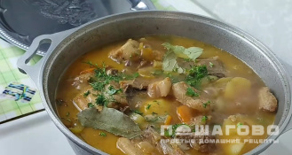 Фото приготовления рецепта: Жаркое по-деревенски со свиными ребрами - шаг 10
