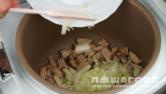 Фото приготовления рецепта: Гречка по-купечески в мультиварке - шаг 3