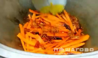 Фото приготовления рецепта: Плов с айвой и мясом - шаг 3