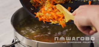 Фото приготовления рецепта: Суп щавелевый постный - шаг 5