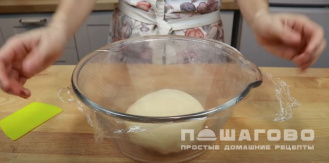 Фото приготовления рецепта: Духовые пирожки Расстегай с рыбными консервами - шаг 8