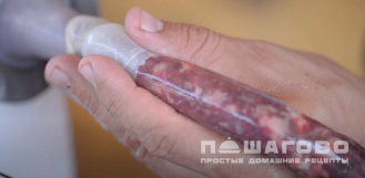 Фото приготовления рецепта: Колбаса из бобра - шаг 4