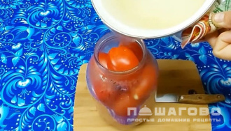 Фото приготовления рецепта: Помидоры по бабушкиному рецепту - шаг 5