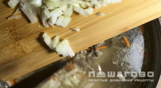 Фото приготовления рецепта: Гречневый суп со свининой - шаг 3