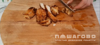 Фото приготовления рецепта: Салат "Цезарь" с курицей оригинальный - шаг 5