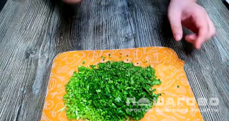 Фото приготовления рецепта: Салат из папоротника соленого - шаг 5