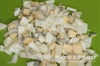 Фото приготовления рецепта: Оливье с мясом - шаг 5