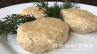 Фото приготовления рецепта: Котлеты на пару в сковороде - шаг 5