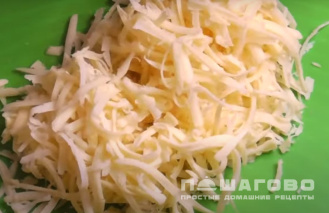 Фото приготовления рецепта: Рулет из лаваша с курицей и сыром - шаг 3