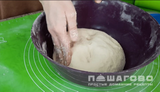 Фото приготовления рецепта: Вареники с черемшой - шаг 1