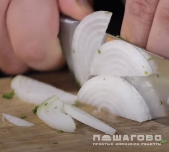 Фото приготовления рецепта: Соус из авокадо с чесноком к мясу и птице - шаг 7