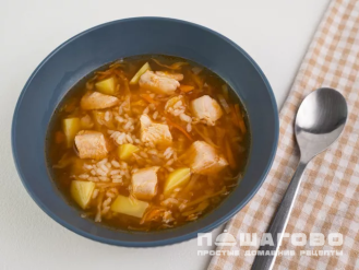 Фото приготовления рецепта: Капустняк с картошкой и рисом - шаг 6