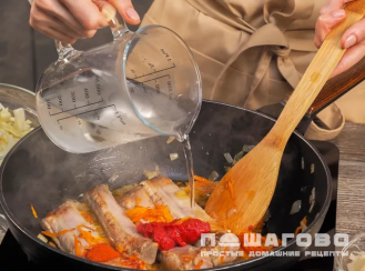 Фото приготовления рецепта: Бигус с рисом - шаг 3