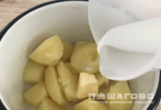 Фото приготовления рецепта: Толченка или толченая картошка - шаг 4