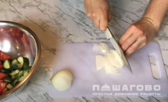 Фото приготовления рецепта: Слоеный греческий салат - шаг 6