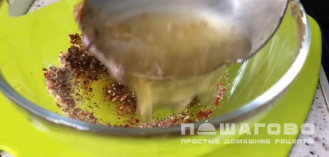 Фото приготовления рецепта: Цыпленок табака в духовке с корочкой - шаг 5