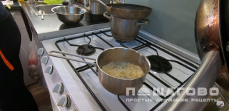 Фото приготовления рецепта: Томатный суп с рисом и зеленью - шаг 8