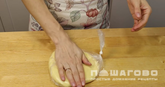 Фото приготовления рецепта: Пирог с заварным кремом и клубникой - шаг 2