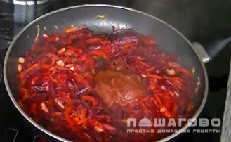 Фото приготовления рецепта: Борщ со свежей белокочанной капустой - шаг 9
