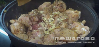 Фото приготовления рецепта: Чахохбили из бедра курицы - шаг 3