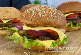 Фото приготовления рецепта: Домашние гамбургеры с маринованными огурцами - шаг 8