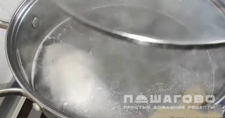 Фото приготовления рецепта: Суп с чечевицей и картофелем и курицей - шаг 3