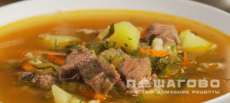 Фото приготовления рецепта: Рассольник классический с перловкой и огурцами - шаг 8