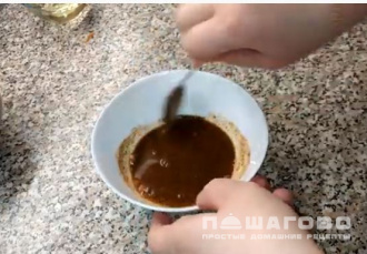 Фото приготовления рецепта: Салат из сырой свеклы по-корейски - шаг 2