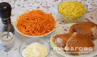 Фото приготовления рецепта: Салат из курицы с корейской морковкой и кукурузой - шаг 1