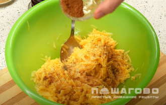 Фото приготовления рецепта: Драники с грибами - шаг 6