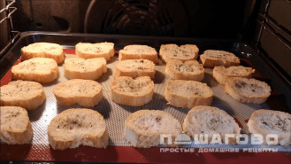 Фото приготовления рецепта: Бутерброды с красной рыбой и авокадо - шаг 1