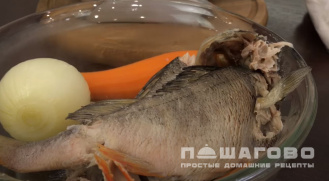Фото приготовления рецепта: Бульон рыбный - шаг 6