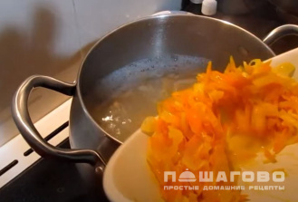 Фото приготовления рецепта: Суп из иваси - шаг 7