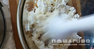 Фото приготовления рецепта: Паста творожно-огуречная - шаг 2
