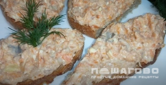 Фото приготовления рецепта: Икра из селедки с морковью и плавленным сыром - шаг 4