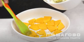 Фото приготовления рецепта: Канапе для фуршета с копченым беконом и виноградом  - шаг 23