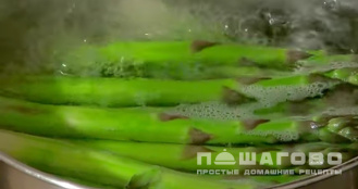 Фото приготовления рецепта: Спаржа отварная - шаг 3